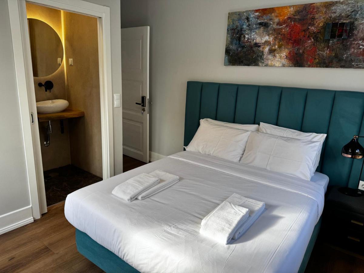 Relax And Explore And * Lissabon